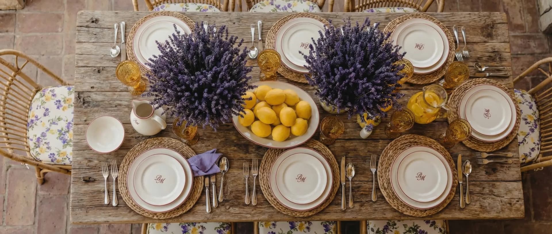 Table set with Adealfar tableware